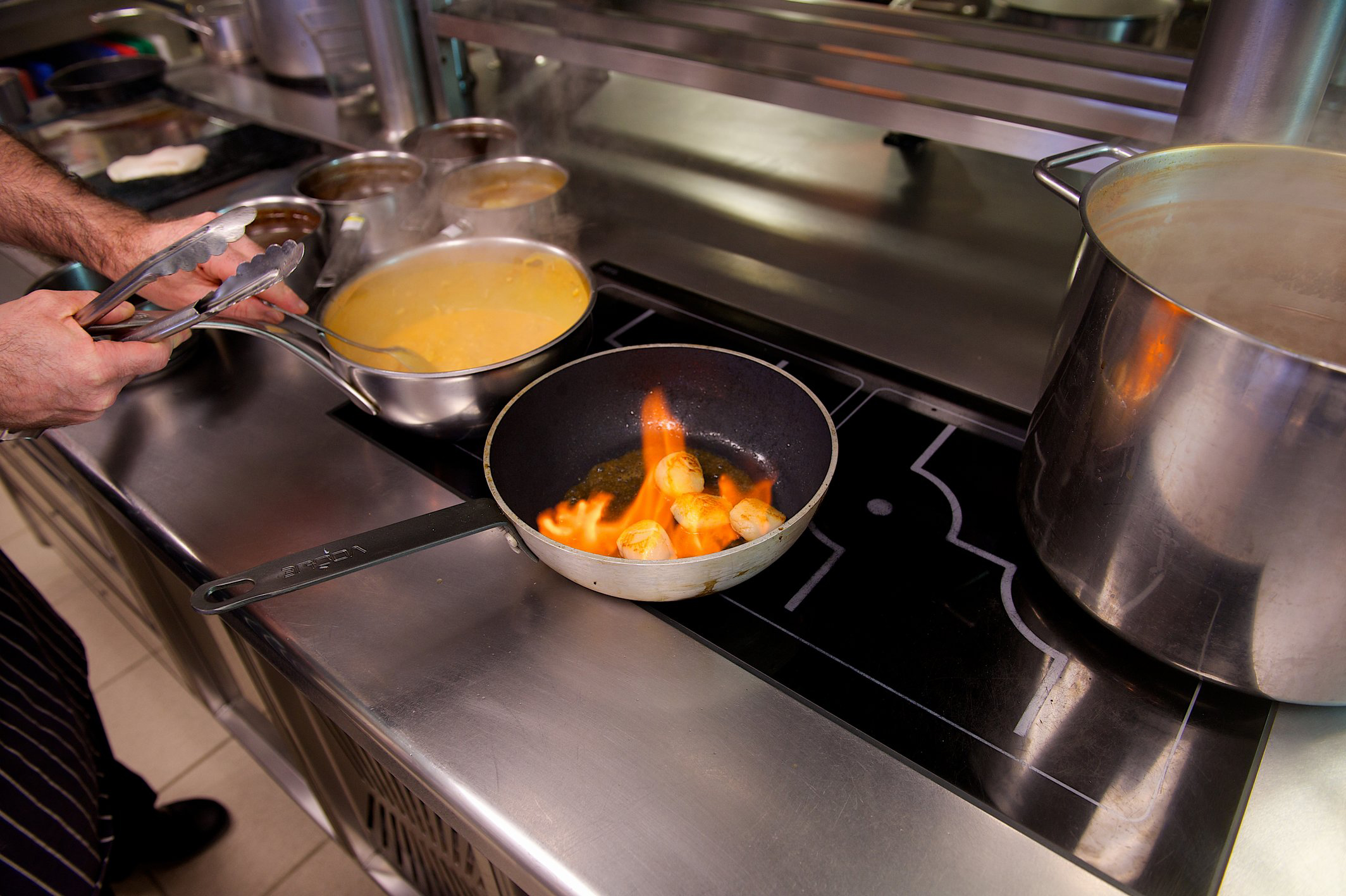 Food cooking on an electric induction hob
