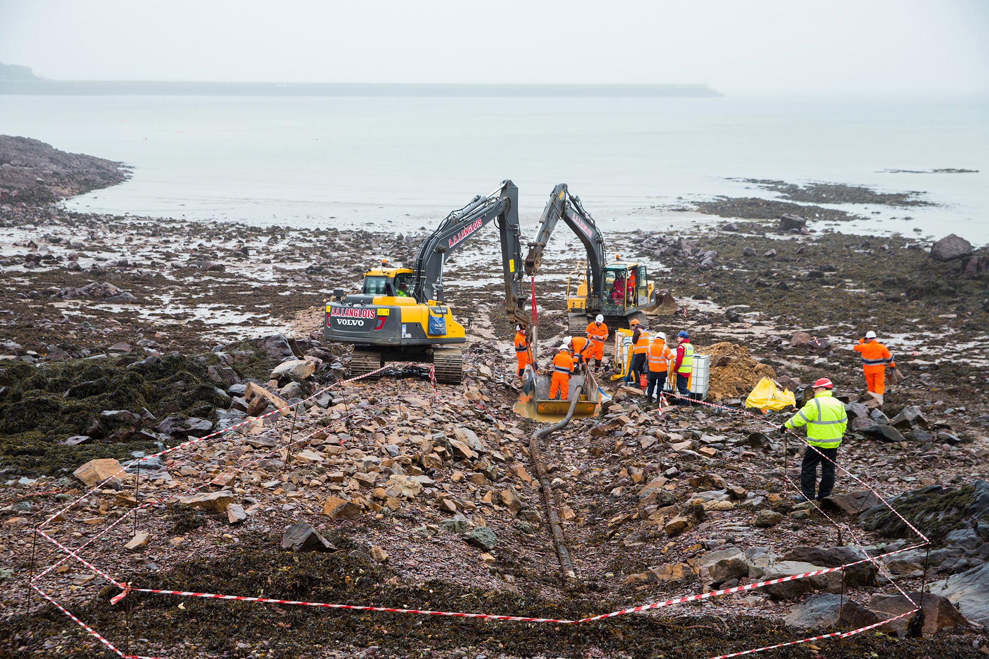 Local teams begin the recovery of the EDF1 subsea electric cable.