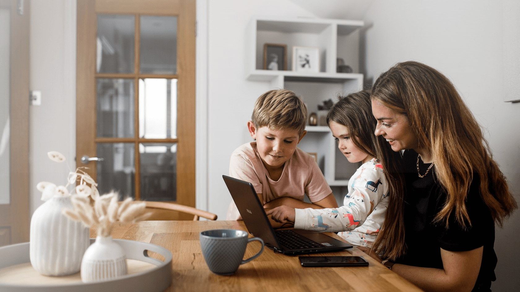 Positive Energy Family At Kitchen Table Gradient